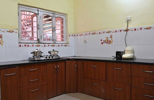 Bhopal House | Entire Bunglow with 24x7 caretaker/Cook Bhumi Homestay Bed N Breakfast