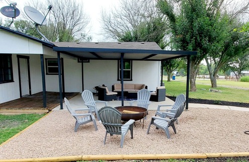 Lorena Other | Entire Cabin on 1 acre *15 miles from Magnolia*