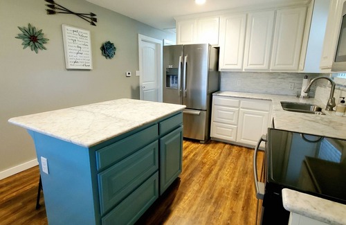 Lorena Other | Entire Cabin on 1 acre *15 miles from Magnolia*
