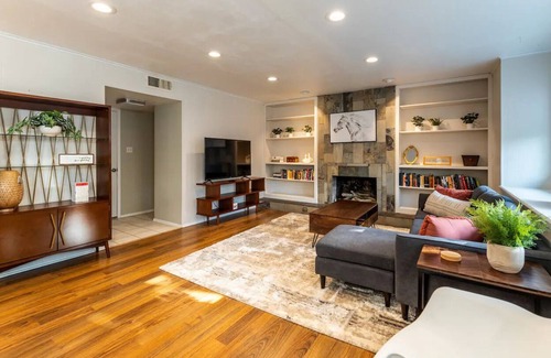 North Austin Civic Association House | Entire Central ATX Home - Sleeps 10 - W/D - NEW