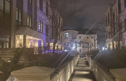 Willowdale Apartment | Entire condo 2 bedroom Budget Stay Walk to Subway