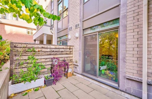 Willowdale Apartment | Entire condo 2 bedroom Budget Stay Walk to Subway