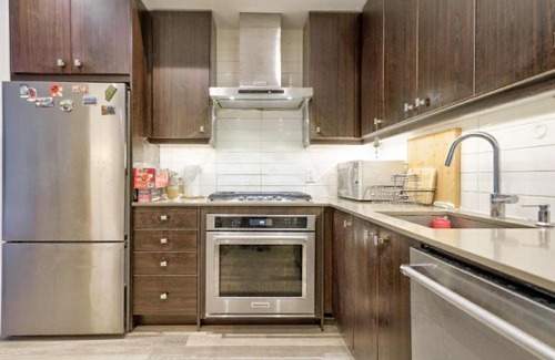 Willowdale Apartment | Entire condo 2 bedroom Budget Stay Walk to Subway
