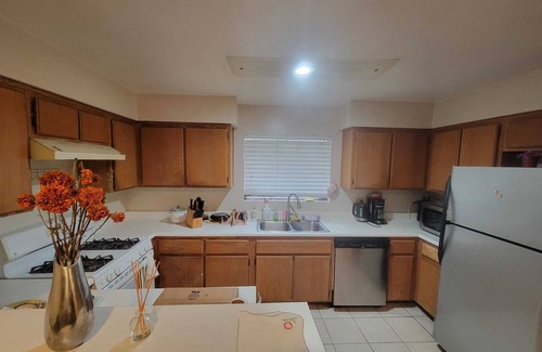 Pasadena Condo | Entire Condo. Caltech Area. 2 Bedroom, 2 1/2 Bath