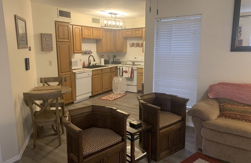 Oklahoma City Condo | Entire condo. Cozy 1BR/BA unit in a gated complex in NW OKC by Kilpatrick Trnpk
