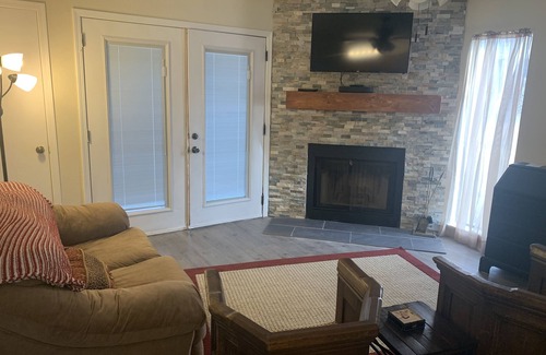 Oklahoma City Condo | Entire condo. Cozy 1BR/BA unit in a gated complex in NW OKC by Kilpatrick Trnpk