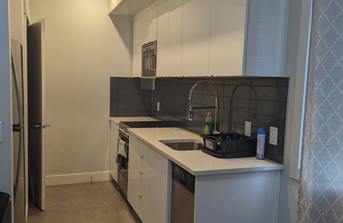 Southwest Edmonton Condo | Entire Condo with a 1-bedroom + Living room + Kitchen + WiFi + Parking