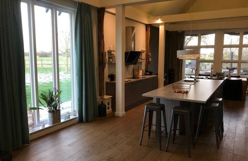 Howlett End House | Entire Contemporary Barn 5 bedrooms-rural location