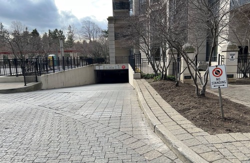 Willowdale Condo | Entire Cozy Apartment with free underground parking, tunnel access and pool