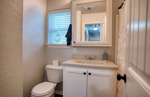 Denison House | Entire cozy house in Denison, TX near Oklahoma border! Comfy beds, full kitchen