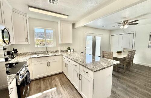 Glendale House | Entire Duplex near Zion with 2 hot tubs sleeps 9