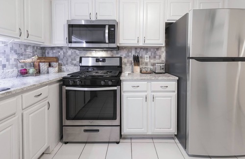Mundelein Condo | Entire family friendly condo close to Naval Base, Vernon Hills, & Libertyville.