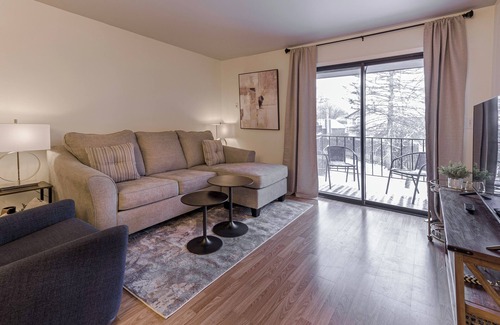 Mundelein Condo | Entire family friendly condo close to Naval Base, Vernon Hills, & Libertyville.