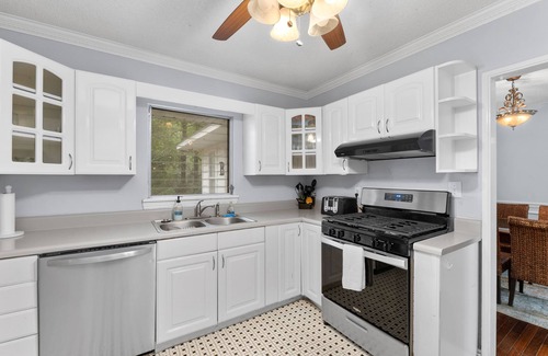 Mobile House | Entire Family Home with Projector & Pet-Friendly - sleeps 20