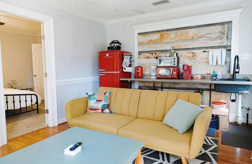 Mobile House | Entire Family Home with Projector & Pet-Friendly - sleeps 20