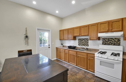 Bridgeport Apartment | Entire First Floor Apartment in Bridgeport, CT