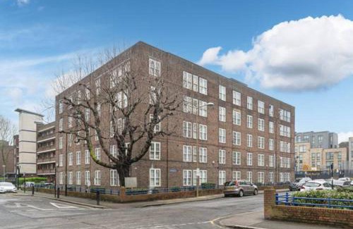 Greenwich West Apartment | Entire flat one bedroom heart of the Cutty Sark ,convenient and spacious