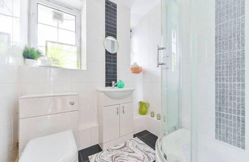 Greenwich West Apartment | Entire flat one bedroom heart of the Cutty Sark ,convenient and spacious
