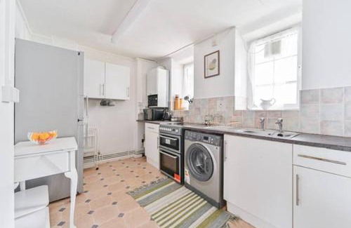 Greenwich West Apartment | Entire flat one bedroom heart of the Cutty Sark ,convenient and spacious