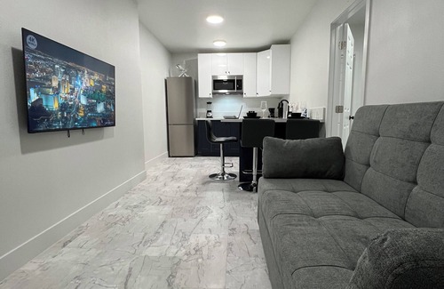 Paradise House | Entire guesthouse in Las Vegas, Nevada