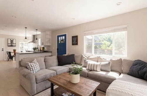 Castro Valley Cottage | Entire Hilltop Cottage Retreat with Canyon Views: Heart of the the Bay Area