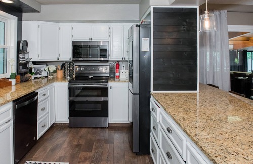 Fargo House | Entire Historic Home on Iconic 8th St w/heated indoor pool