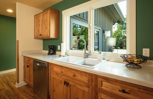 Wheaton House | Entire Home 1Br 1.5 Bath Ranch, King Bed, Dedicated Workspace