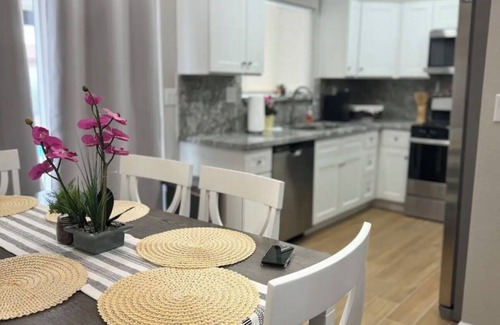 Drexel Heights House | Entire home 3 bedrooms 2baths pool and heated jacuzzi w/pool house/gameroom.
