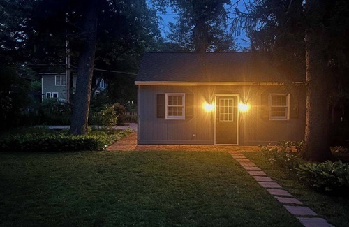 Ames House | ENTIRE HOME! 5 BEDROOM, 2 BATH, WITH JACUZZI - .2 miles to Iowa State Campusn