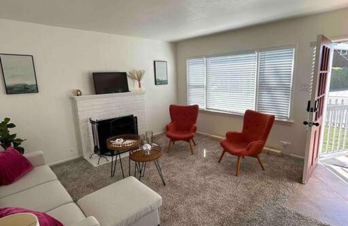 East Side Costa Mesa House | Entire Home by Newport Beach, Disneyland and SNA!