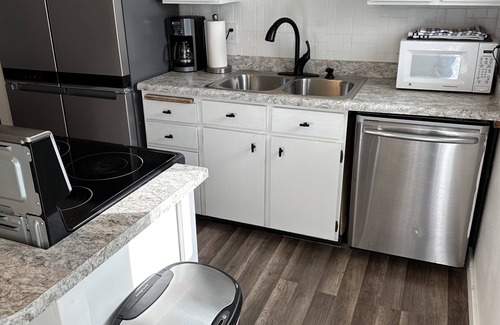 Riverton House | Entire Home - Family/Kid/Pet Friendly - Yard - Happy Place!