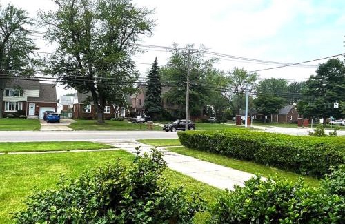 Cheektowaga House | Entire Home in Buffalo - 6 Guests 3 Bedroom 1 Bath - Convenient Location - 25min to Niagara Falls