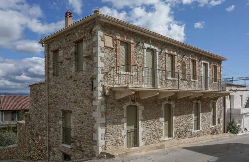 Tripi House | Entire Home in Laconia