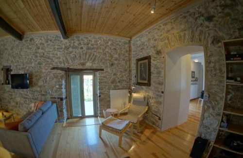 Tripi House | Entire Home in Laconia