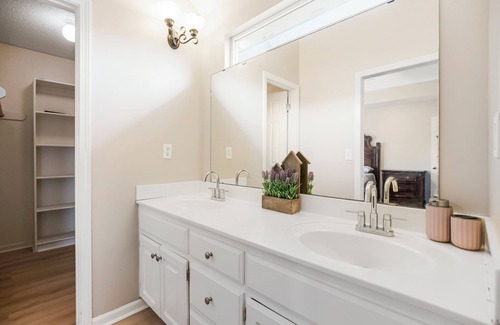Olathe House | Entire home in Olathe, Kansas