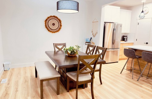 Southwest Edmonton House | Entire Home in Southwest Edmonton