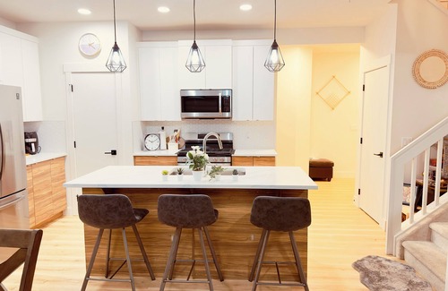 Southwest Edmonton House | Entire Home in Southwest Edmonton