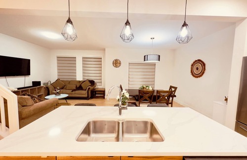 Southwest Edmonton House | Entire Home in Southwest Edmonton