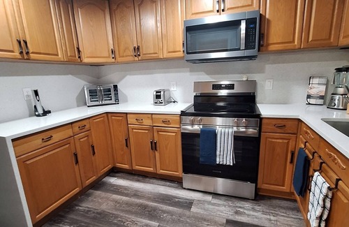 West Lealman House | Entire Home in St. Petersburg, FL - 3 Bedroom 1 Bath - 2 Patios - Free Parking