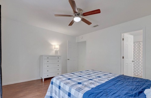 Taylor House | Entire home in Taylor, just minutes from the new Samsung plant.