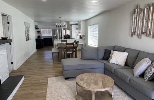 Folsom House | Entire home in the heart of Old Folsom!