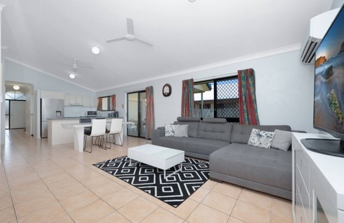 Annandale House | Entire Home in Townsville