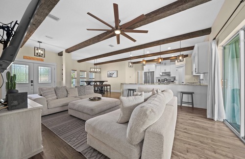 Spring Hill House | Entire Home Just 3 Minutes to Weeki Wachee Springs & Hospital