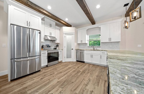 Spring Hill House | Entire Home Just 3 Minutes to Weeki Wachee Springs & Hospital