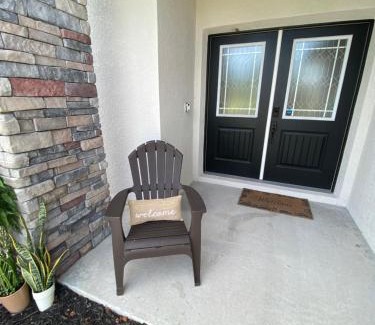 Spring Hill House | ENTIRE HOME MINUTES TO WEEKI WACHEE and HOSPITAL