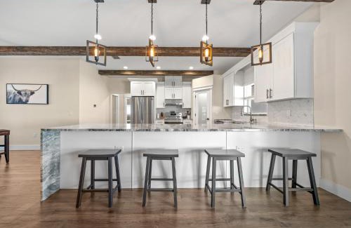 Spring Hill House | ENTIRE HOME MINUTES TO WEEKI WACHEE and HOSPITAL