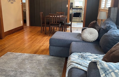 Lincoln House | Entire Home Near Downtown!