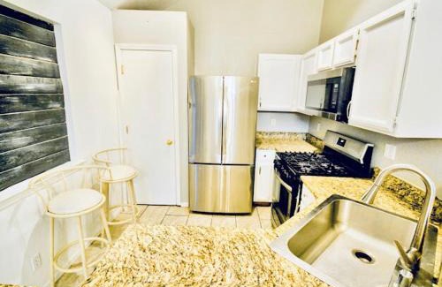 Biggs Field House | Entire Home Near Montwood Zaragoza