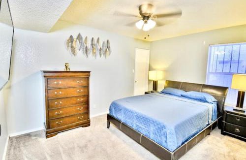Biggs Field House | Entire Home Near Montwood Zaragoza