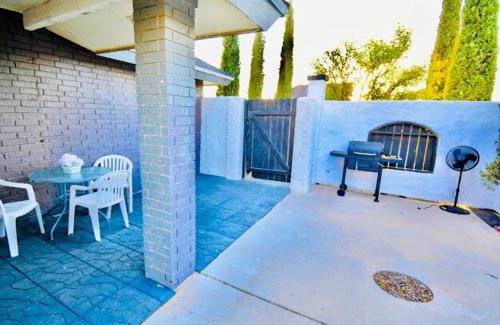 Biggs Field House | Entire Home Near Montwood Zaragoza